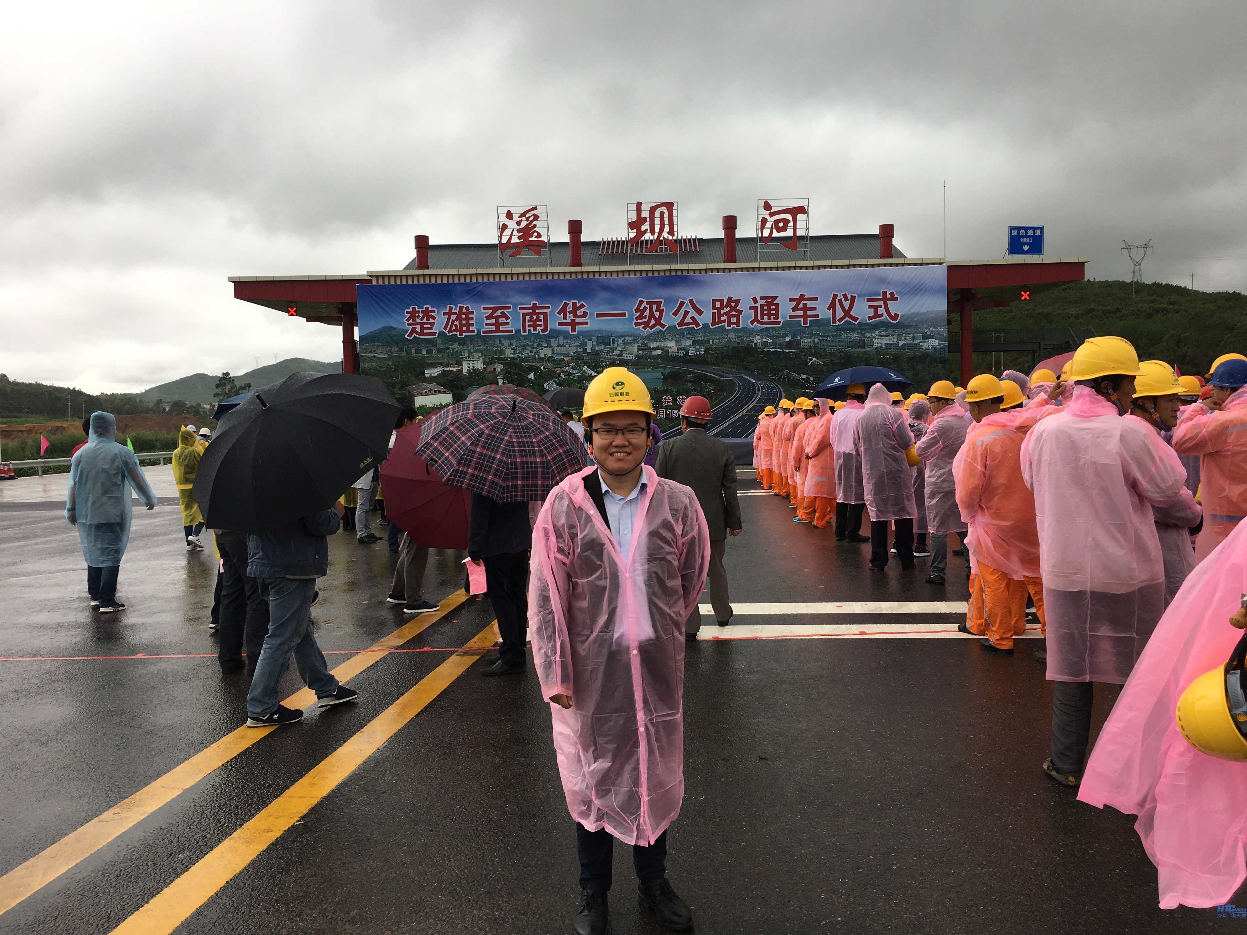 CQ9传奇电子科技市场部储先生在仪式现场