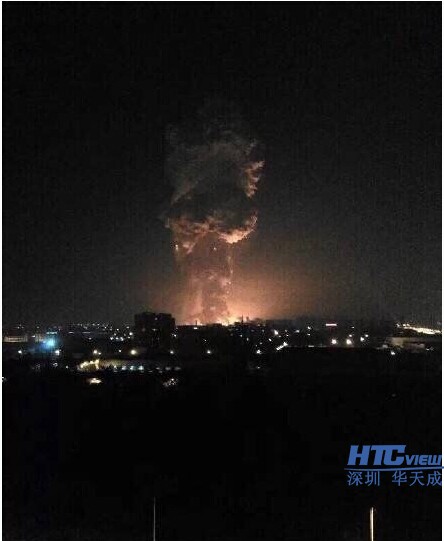 天津滨海新区码头深夜突发爆炸图片