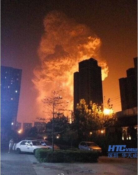 天津滨海新区码头深夜突发爆炸图片