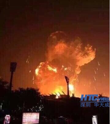 天津滨海新区码头深夜突发爆炸图片