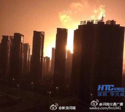 天津滨海新区码头深夜突发爆炸图片