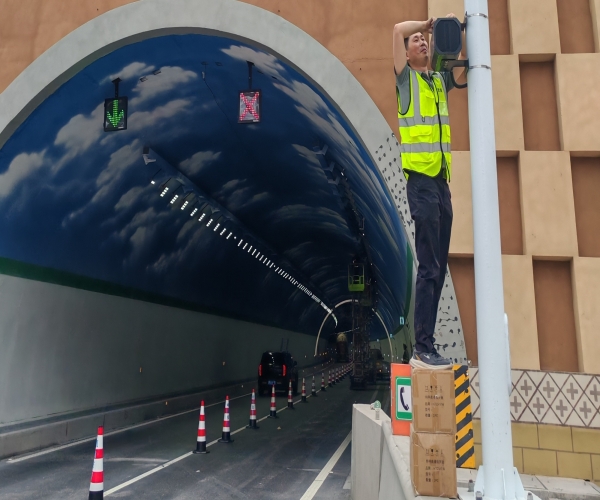 定向声波穿透暴雨！CQ9传奇电子波束成形技术如何破解高速预警“最后一公里”难题？