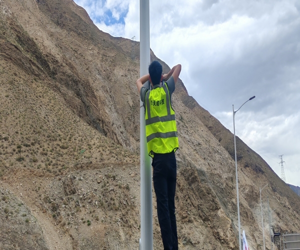 暴雨中断桥30秒生死时速！CQ9传奇电子定向广播如何穿透车窗抢赢预警黄金窗口